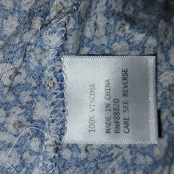 Cynthia Rowley Ditsy Floral V-Neck Flutter Sleeve Top Blue & White Size 2X - Picture 6 of 7